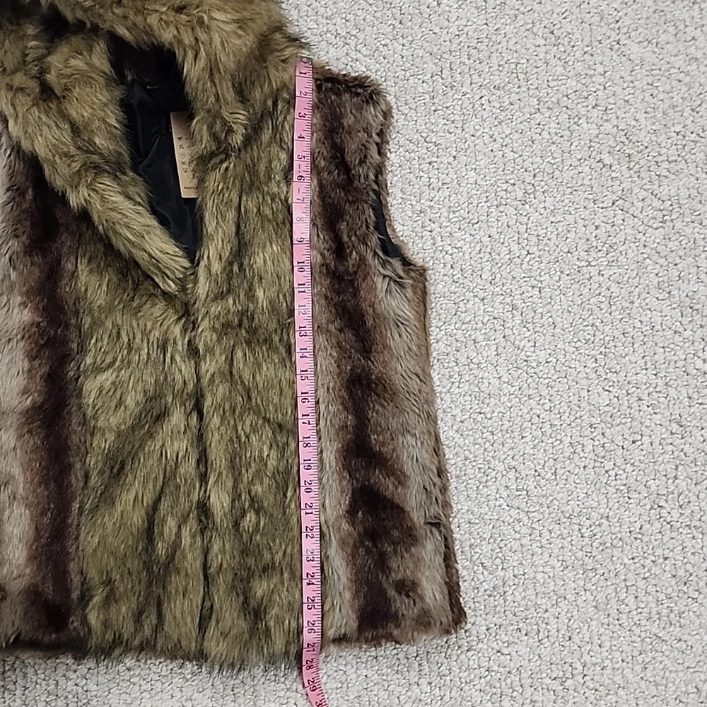 Faux Fur Hooded Vest - Picture 12 of 16
